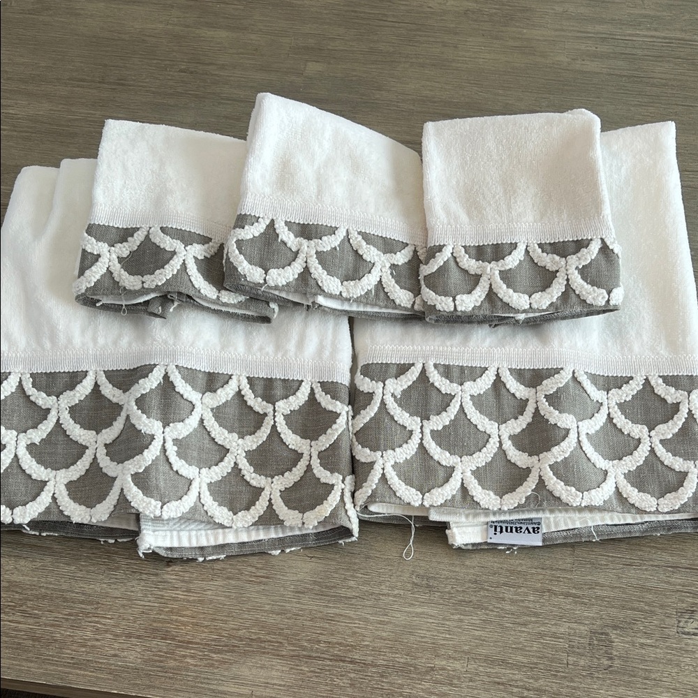 Embroidered Avanti White & Gray Towel Set